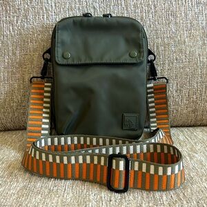 Ihkwip cross body bag. Like new. Olive green color